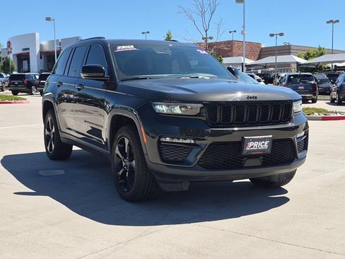 Used 2024 Jeep Grand Cherokee Limited w/ Black Appearance Package AWD/4WD image 3