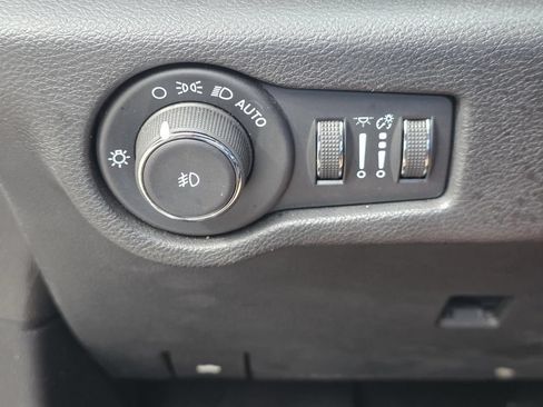 Used 2022 Chrysler Pacifica Pinnacle FWD image 36