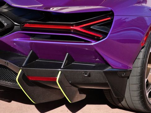 Used 2025 Lamborghini Revuelto AWD/4WD image 19