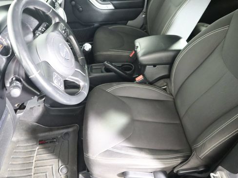 Used 2015 Jeep Wrangler Rubicon w/ Connectivity Group AWD/4WD image 23