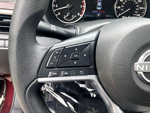 Used 2024 Nissan Altima 2.5 SV FWD image 24
