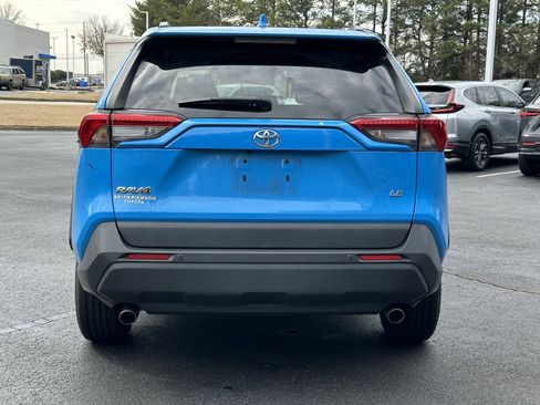 Used 2021 Toyota RAV4 LE image 10