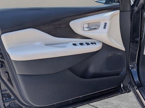 Used 2021 Nissan Murano Platinum w/ Cargo Package image 26