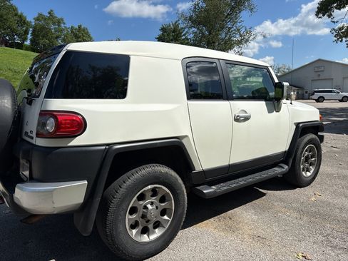 Used 2013 Toyota FJ Cruiser 4WD w/ Upgrade Pkg image 5