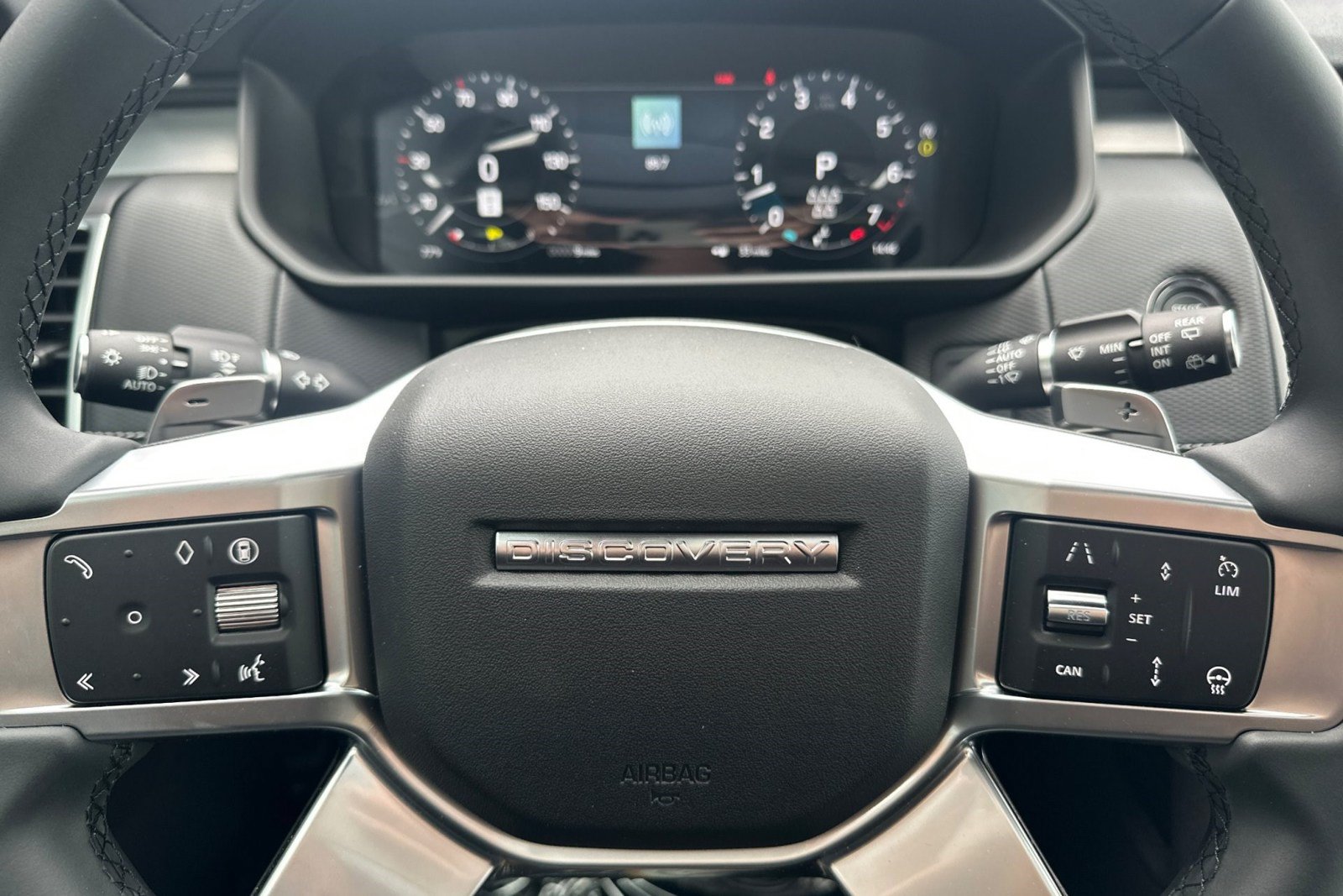 New 2026 Land Rover Discovery Limited Edition AWD/4WD image 17