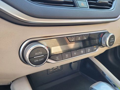 Used 2020 Nissan Altima 2.5 SV FWD image 16