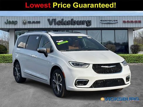 New 2026 Chrysler Pacifica Pinnacle w/ Trailer Tow Group image 1