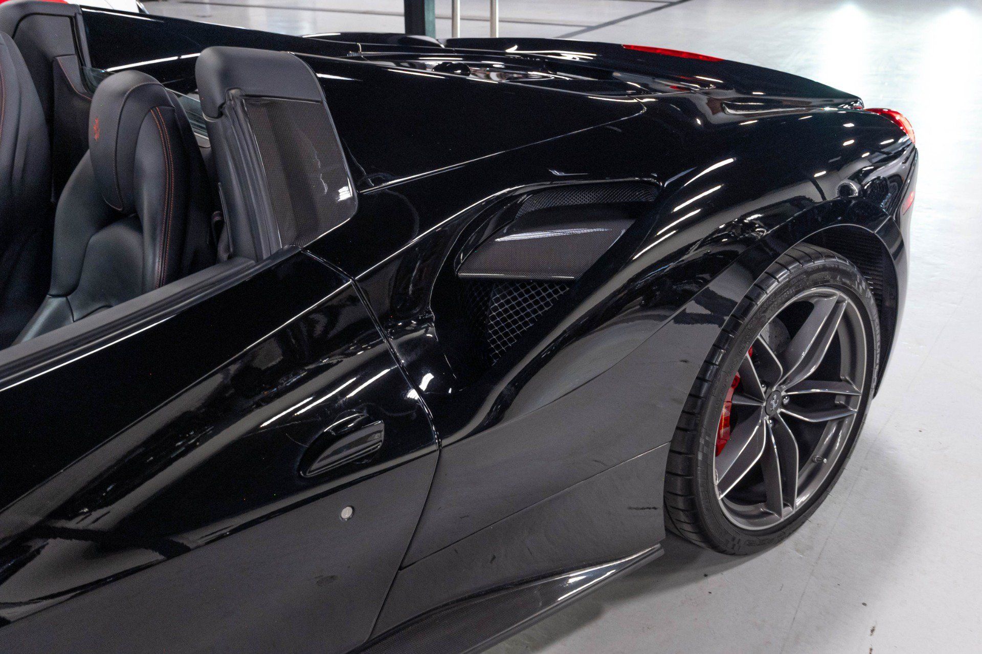 Used 2016 Ferrari 488 Spider RWD image 74
