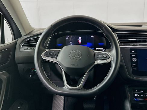 Used 2024 Volkswagen Tiguan SE image 17