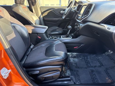 Used 2015 Jeep Cherokee Trailhawk w/ Comfort/Convenience Group image 12