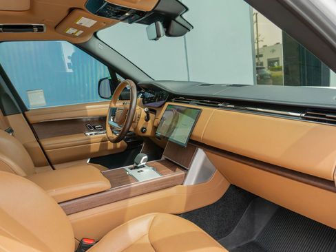 Used 2024 Land Rover Range Rover Long Wheelbase Autobiography image 57