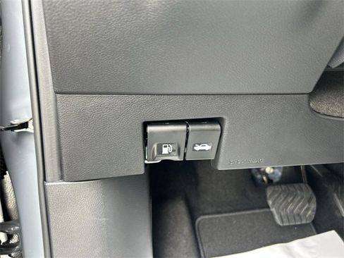 Certified 2024 Nissan Kicks SR image 17