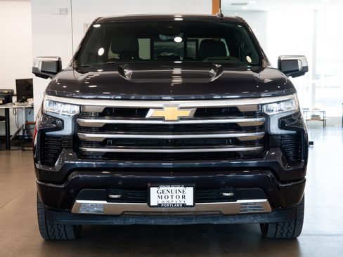 Used 2023 Chevrolet Silverado 1500 High Country w/ High Country Premium Package AWD/4WD image 2