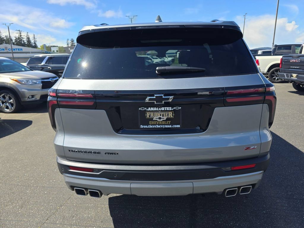 Used 2025 Chevrolet Traverse Z71 w/ LPO, Floor Liner Package AWD/4WD image 4