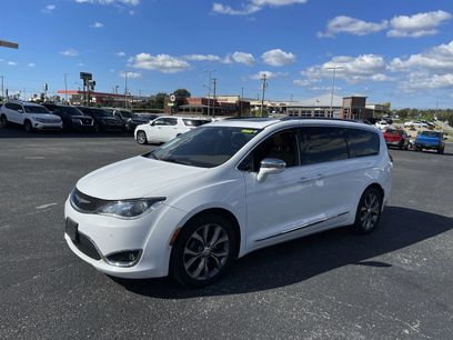 Used 2019 Chrysler Pacifica Limited w/ Tire & Wheel Group