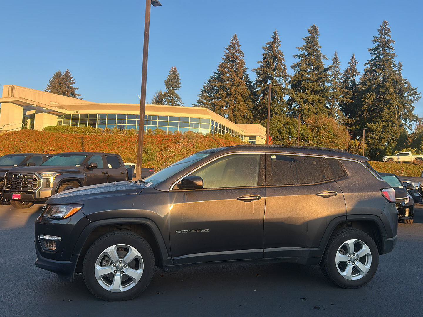 Used 2019 Jeep Compass Latitude w/ Popular Equipment Group AWD/4WD image 2