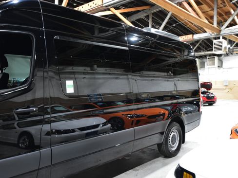 Used 2023 Mercedes-Benz Sprinter 2500 image 8
