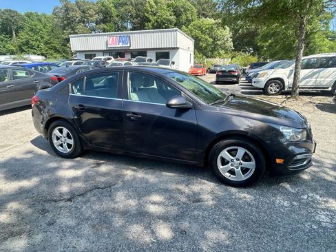 Used 2015 Chevrolet Cruze LT FWD image 4