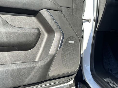 Used 2023 Chevrolet Suburban Premier image 18