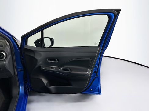 Used 2024 Nissan Versa SR image 30