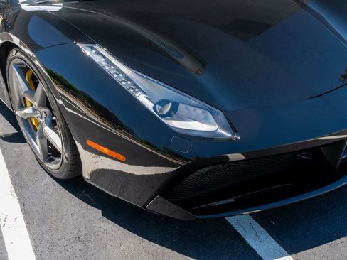 Used 2019 Ferrari 488 GTB RWD image 8