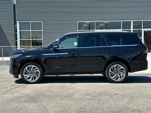 Certified 2025 Lincoln Navigator Reserve AWD/4WD image 6
