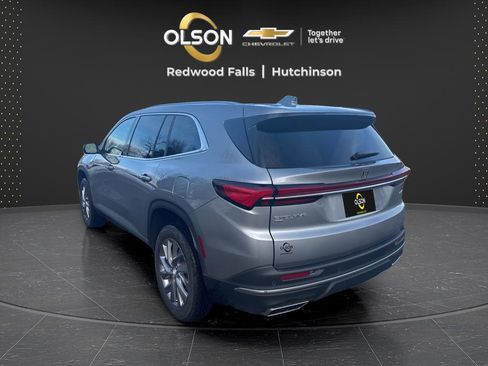 Used 2025 Buick Enclave Preferred image 3