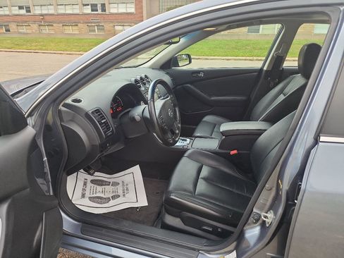 Used 2011 Nissan Altima 3.5 SR w/ 3.5SR Premium Pkg FWD image 9