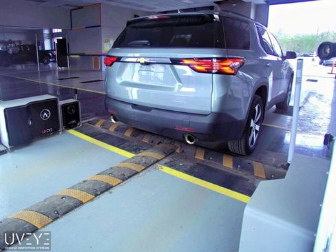 Used 2023 Chevrolet Traverse LT w/ LT Premium Package FWD image 4
