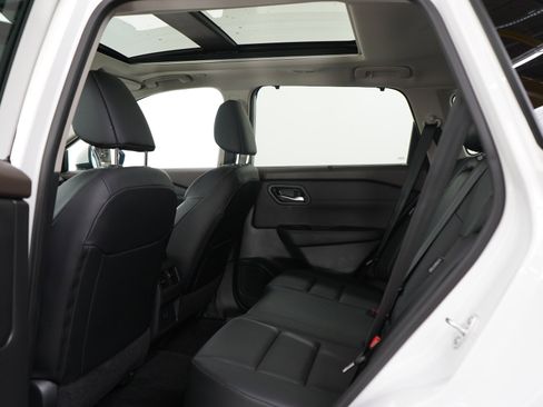 Used 2023 Nissan Rogue SV w/ SV Premium B Package AWD/4WD image 18