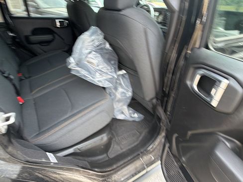 Used 2025 Jeep Wrangler Willys image 21