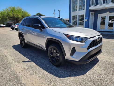 Used 2021 Toyota RAV4 LE image 7