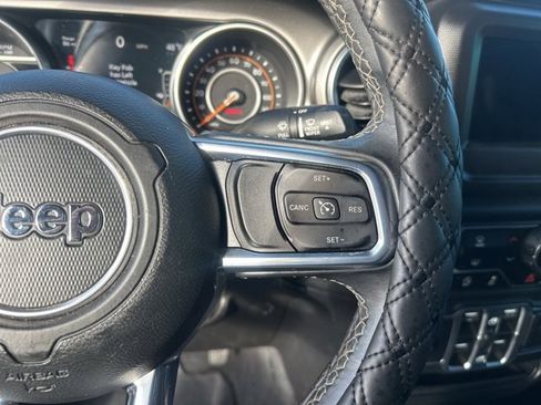 Used 2018 Jeep Wrangler Unlimited Sahara image 19