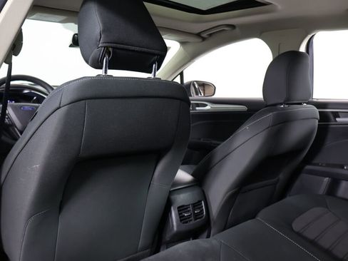 Used 2020 Ford Fusion SE image 16