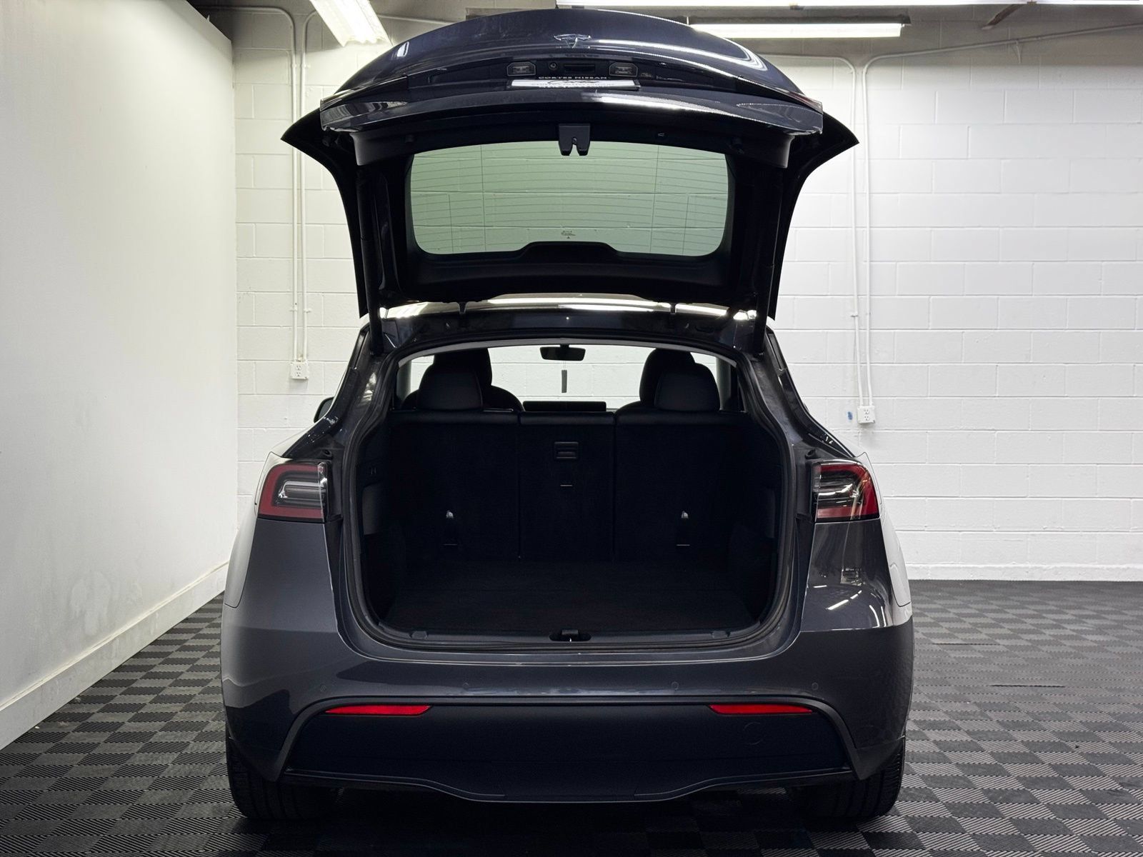 Used 2022 Tesla Model Y Long Range AWD/4WD image 30