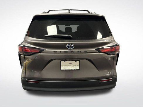 Used 2021 Toyota Sienna LE FWD image 34