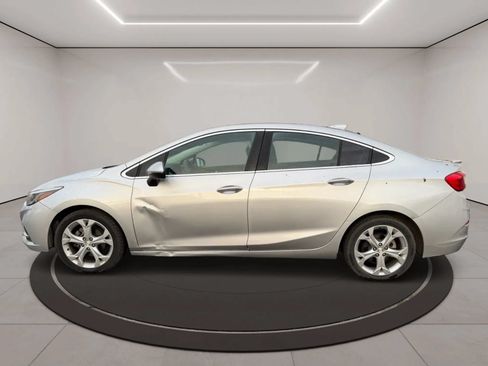 Used 2017 Chevrolet Cruze Premier FWD image 4