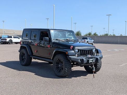 Used 2016 Jeep Wrangler Unlimited Sahara image 3