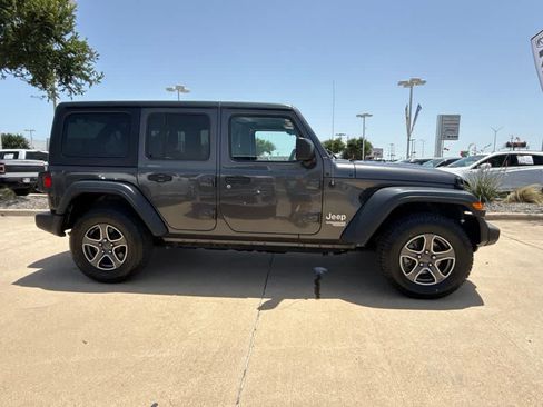 Used 2018 Jeep Wrangler Unlimited Sport AWD/4WD image 6