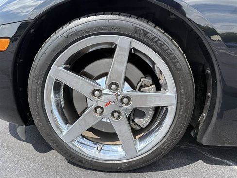 Used 2006 Chevrolet Corvette Coupe w/ Preferred Equipment Group RWD image 4