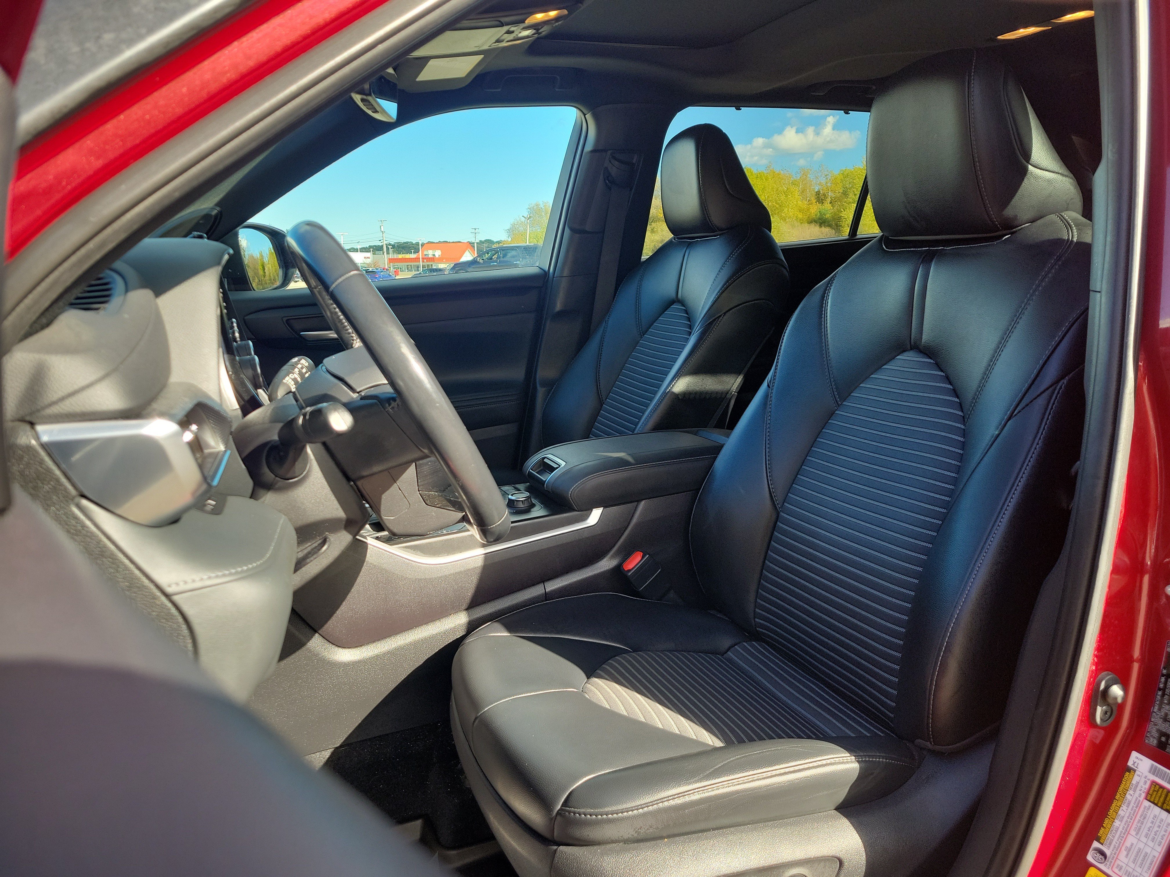 Used 2021 Toyota Highlander XSE AWD/4WD image 14