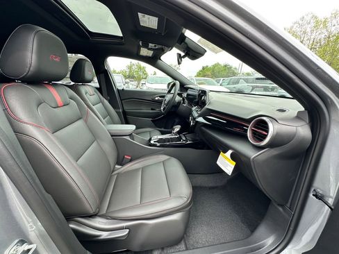 New 2026 Chevrolet Trax RS w/ Sunroof Package FWD image 28