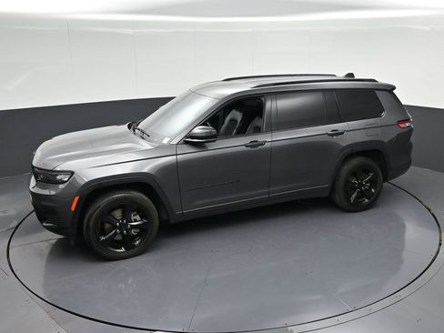 Used 2023 Jeep Grand Cherokee L Laredo RWD image 29