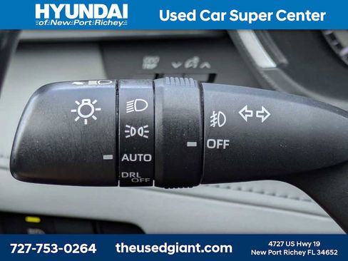 Used 2021 Toyota Highlander XLE AWD/4WD image 40