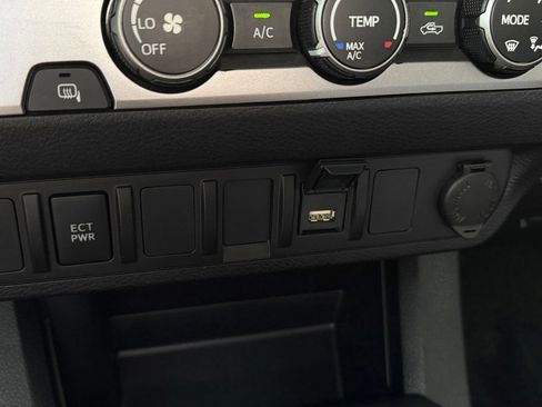 Used 2022 Toyota Tacoma SR RWD image 17