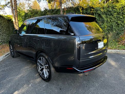New 2025 Land Rover Range Rover SE image 5