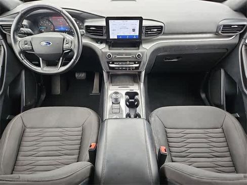 Used 2020 Ford Explorer XLT image 25