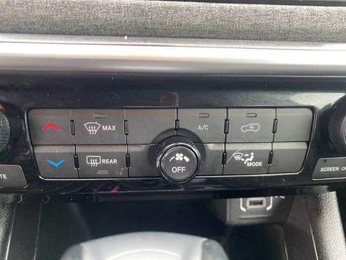 Used 2023 Jeep Compass Latitude AWD/4WD image 16