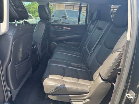 Used 2017 Cadillac Escalade ESV Luxury RWD image 11