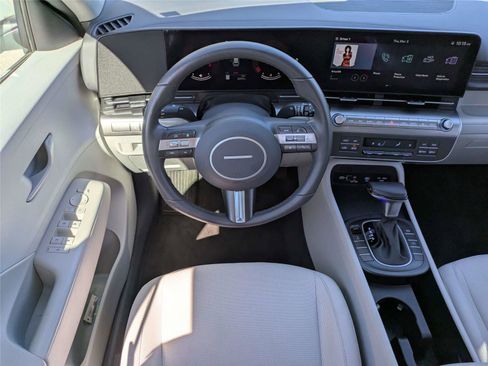 Used 2025 Hyundai Kona SEL image 18